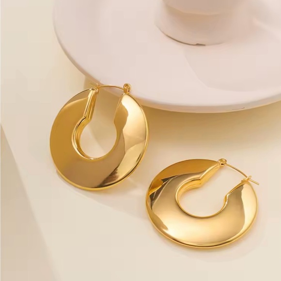 Gold Hoop Earrings- 40mm -chic elegant circle hoop earring - go chic look - Picture 4 of 5